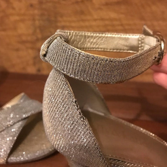 silver and gold two tone heel shoes - Picture 4 of 7
